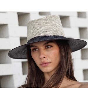 NWT Freya Anemone Cream/Black Hat